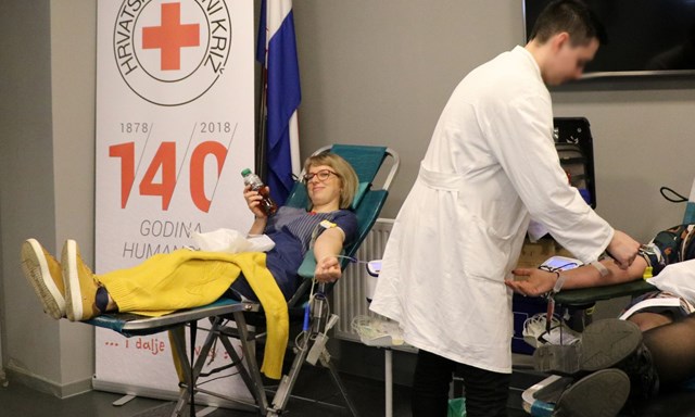 Vrijeme je darivanja, a nema dragocjenijeg dara od krvi! 